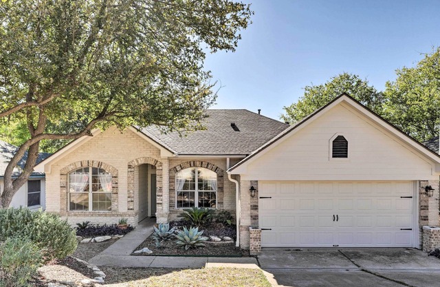 Charming Family Home ~ 7 Mi to Dtwn & Airport