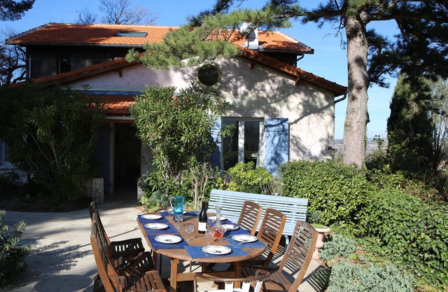 Charming family home in Provence with swimming pool