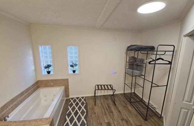 Charming farmhouse with 3 bedrooms and WiFi, AC in enchanting Rutherfordton