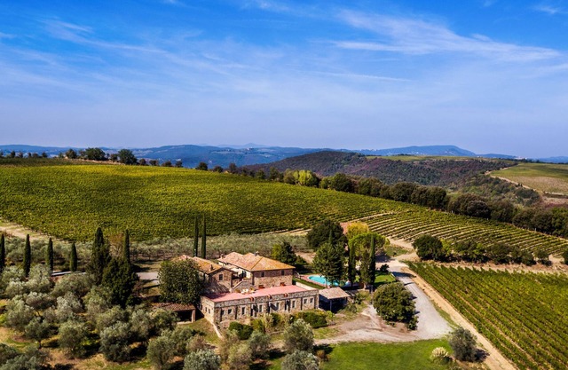 Charming farmhouse with private pool among Brunello vineyards A real Escape!