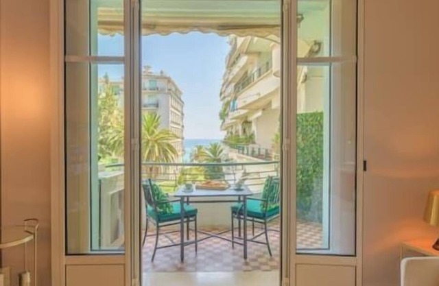 Charming flat, 2Bedrooms, renovated, sea view, AC