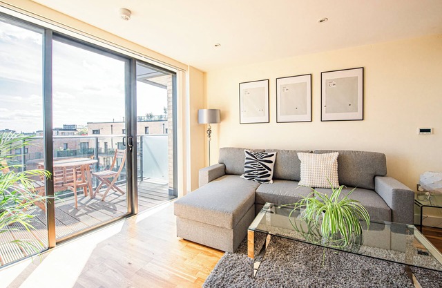 Charming Flat with Balcony near Tower Bridge