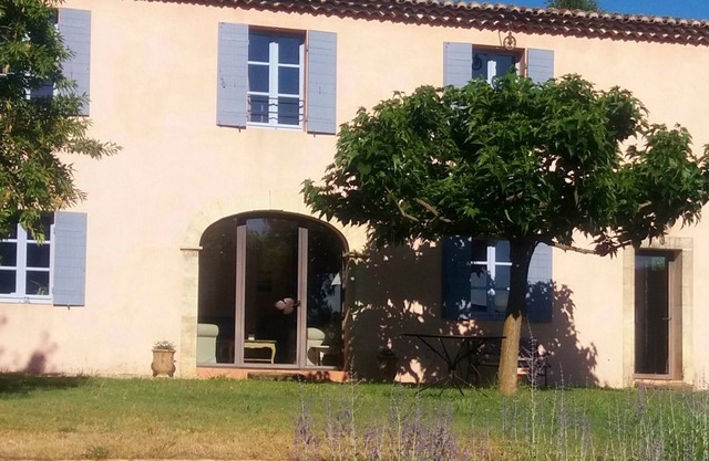 Charming Provencal house 230m2, large swimming pool 11x5 and garden 1800m2