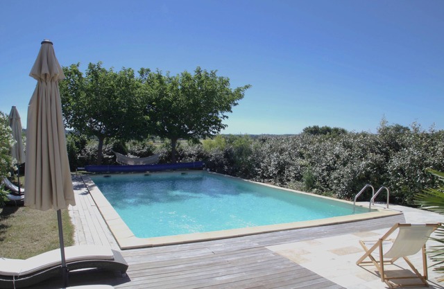 Charming gîte with heated pool on a wine estate in Uzès