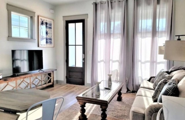 Charming Getaway | 12 minutes to Beach