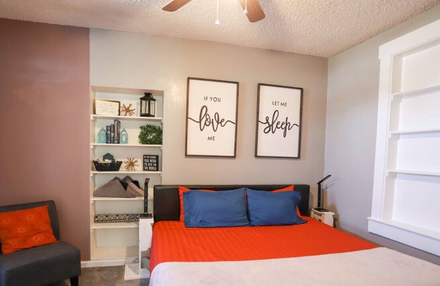 Charming Getaway | Dog Friendly | King Bed