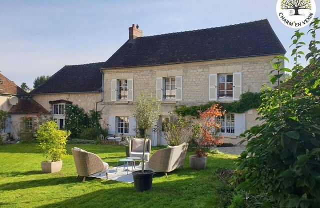 Charming gîte with garden and fireplace