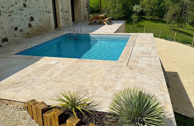 Charming gîte with swimming pool