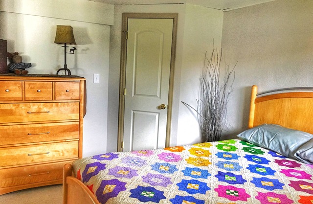 Charming Guest Suite Close to Downtown Golden