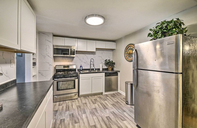 Charming Hampton Home < 2 Mi to Buckroe Beach