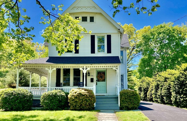 Charming Historic Owl House in Old Wethersfield