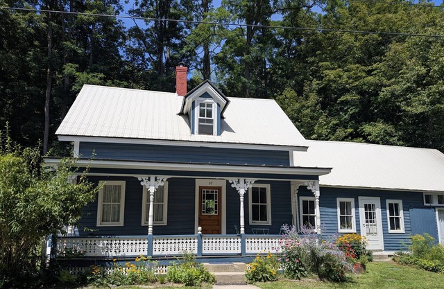 Charming Historic Riverfront 3BR Farmhouse, Pet-Friendly