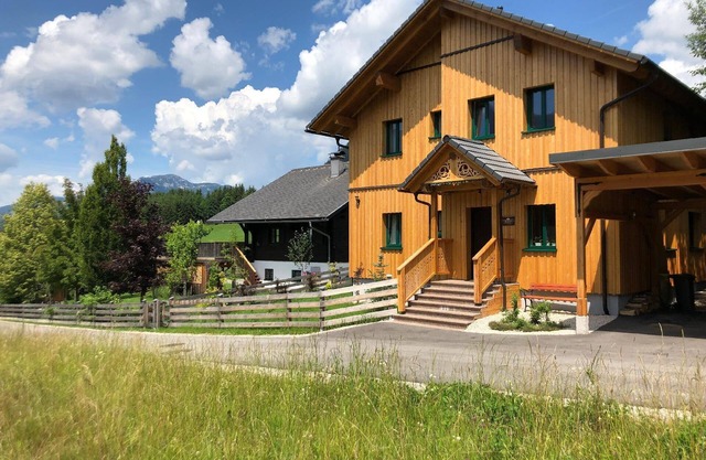 Charming holiday flat in Bad Aussee with barbecue, garden and mountain views