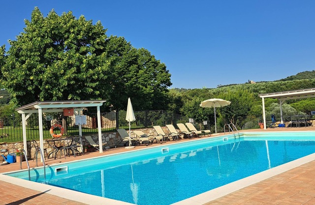 Charming Holiday Home with swimming pool, Siena Tuscany, wi-fi, pets allowed