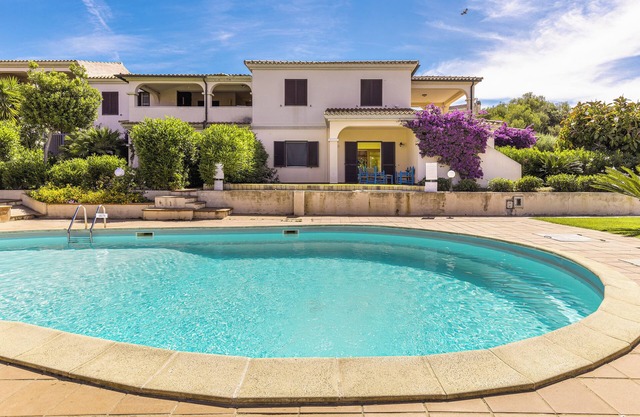 Charming Holiday Home “Sa Pedra Romantica” with Garden, Terrace & Pool