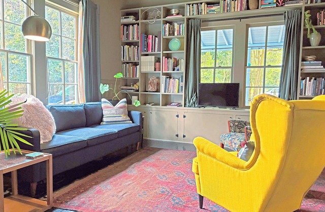 Charming Home 2 miles to UGA