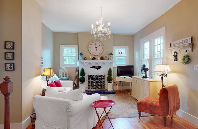 Charming home a short walk from downtown w/2 fireplaces, porch, yard, firepit