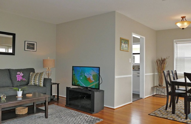 Charming Home Close to Disneyland and Beaches