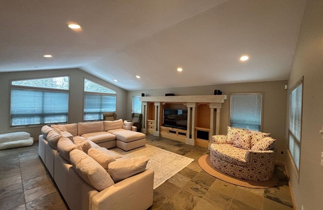 Charming Home Near Ski Resorts, Golf Courses & Beautiful Lake Views