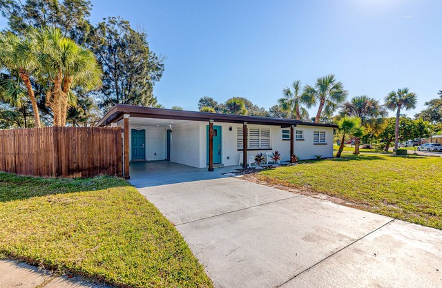 Charming home near the ocean with game room, central AC, & washer/dryer
