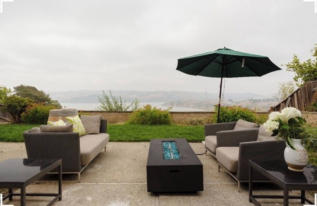 Charming home w/beautiful water View. Near napa and SF