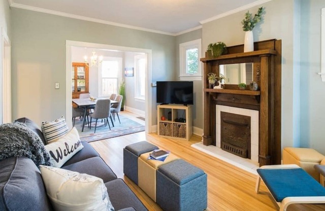 Charming Home W/ Patio Steps From Trendy Broadway