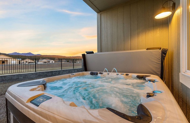 Charming Home With View Of San Francisco Peaks W/hot tub