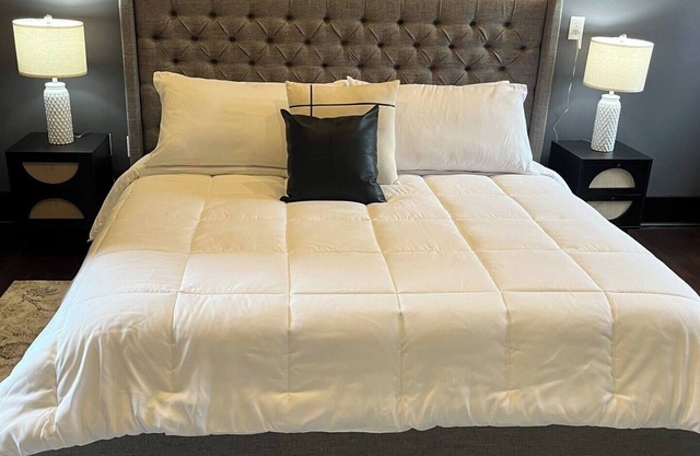Charming hotel suite in delightful downtown Marshall, TX with AC, WiFi.