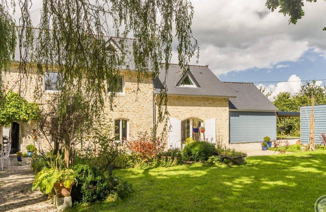 Charming house in Normandy with garden, pets allowed, near historical sites