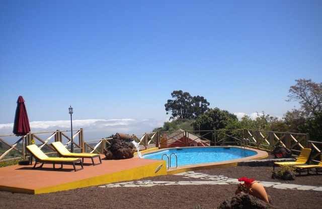 charming house in the middle of nature with pool .Ideal couples.