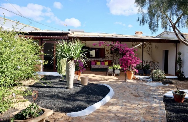 Charming House in Triquivijate with Private Pool, Mini Golf and BBQ