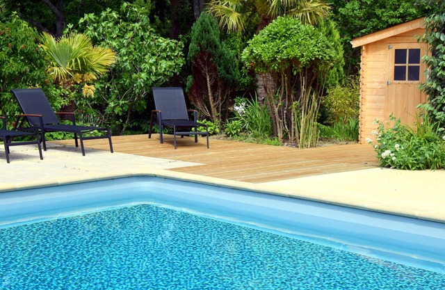 Charming house with seaside pool, WIFI, fully equiped kitchen, enclosed garden