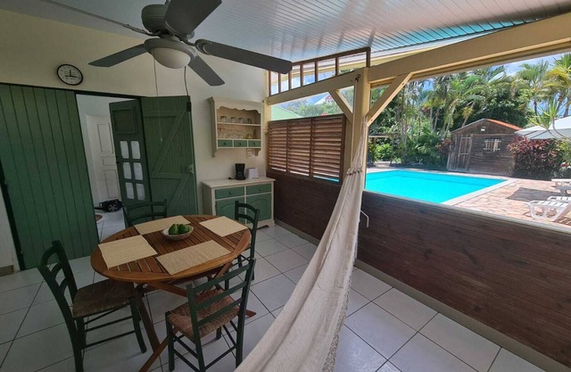 CHARMING HOUSE WITH POOL 5 MINUTES FROM THE BEACH!