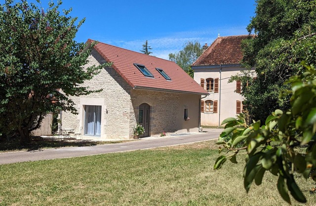 Charming independent cottage with garden and family activities