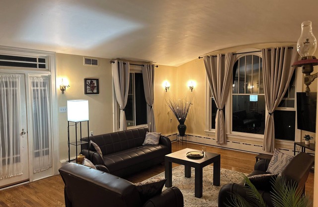 Charming Johnstown Home - 3BR Home with AC, WiFi & Office Corner