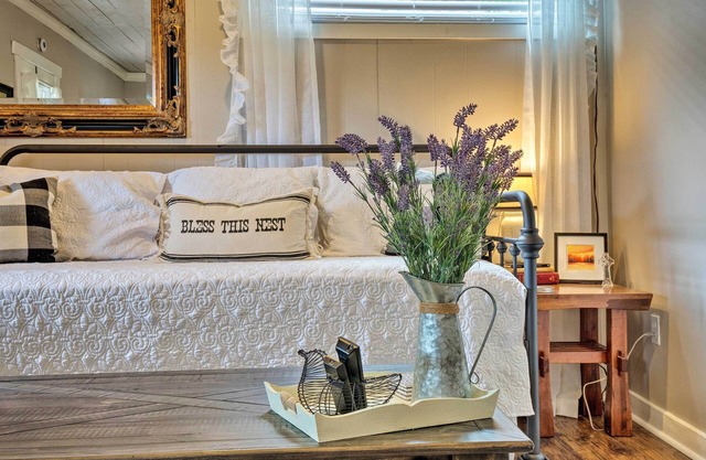 Charming Lake Travis Cottage - 21 Mi to Downtown