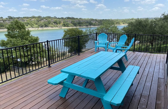 Charming lakefront home perfect for a weekend getaway