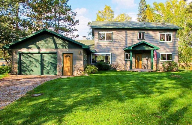 Charming Lakefront home with dock, kayaks, fireplace and patio