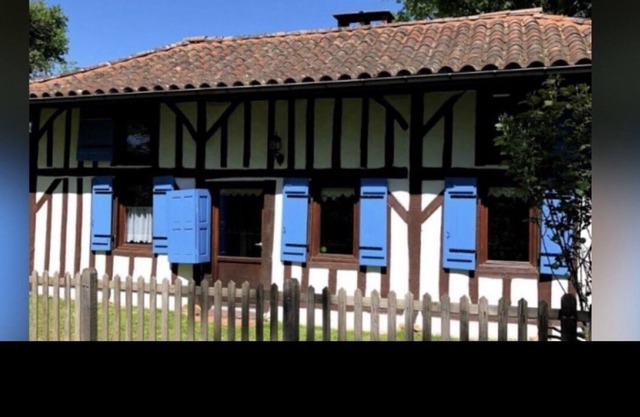 CHARMING LANDAISE-TYPE HOUSE WITH SWIMMING POOL