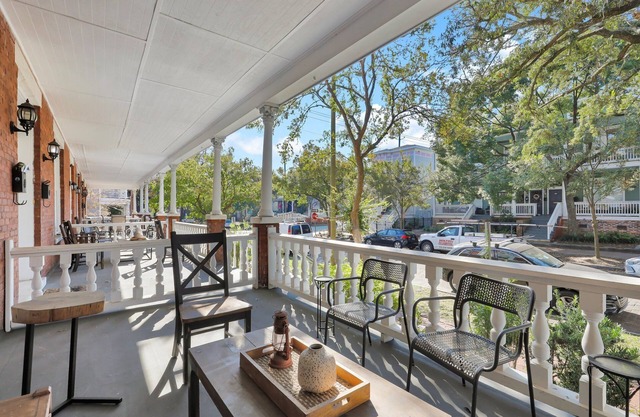 Charming Light-Filled Home W/Parking + Courtyard by Lucky Savannah