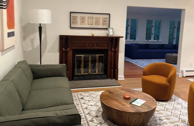 Charming Litchfield lake house - minutes from lake access point and Mohawk Ski