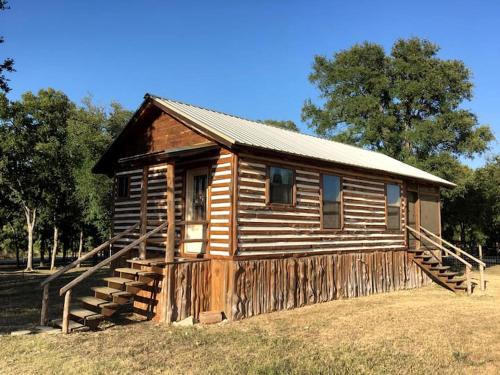 Charming Log Cabin in Texas - Perfect Glamping Vacation on the San Marcos River near Kingsbury