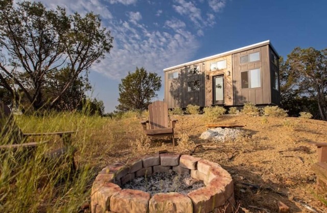 Charming Lookout Retreat – Perfect Tiny Home w/Scenic Vistas