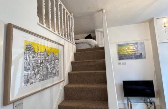 Charming Maisonette Studio Flat in the Heart of Putney
