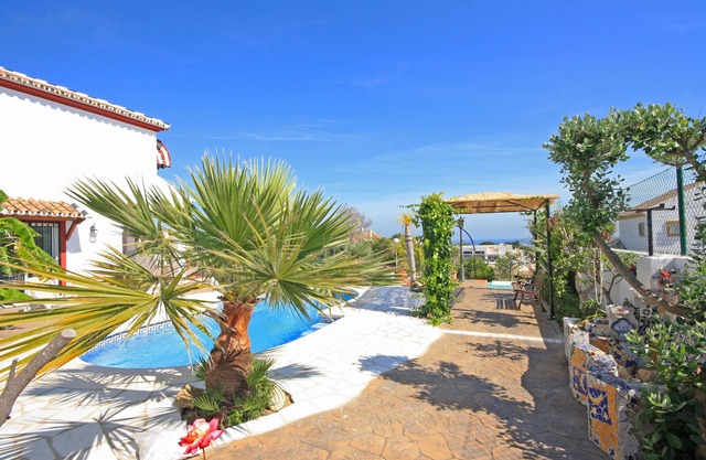 Charming, modern villa , pool & sea views - walking distance to the beach
