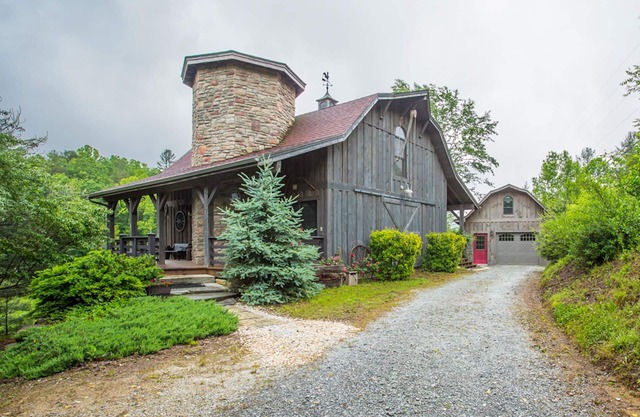 Charming modern cabin near town and forest recreation. Storage for bikes.