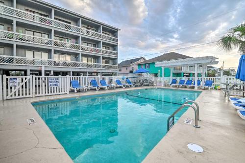 Charming Murrells Inlet Abode, Walk to Beach!