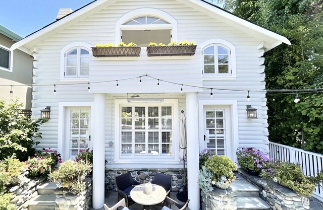 Charming Napa-inspired home on river, private dock, 2 min walk to beach, FP, BBQ