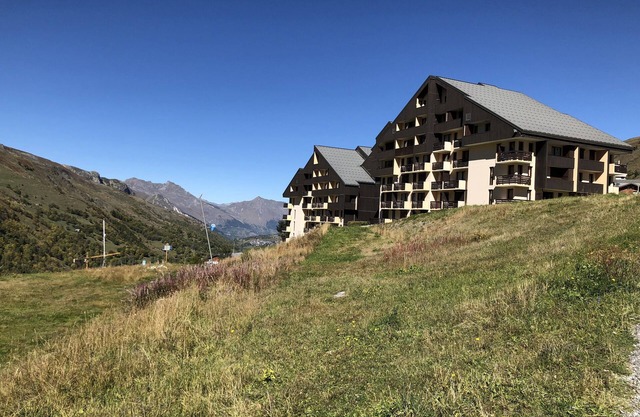 Charming new appt 4p. Les Ménuires at the foot of the slopes, mountain views