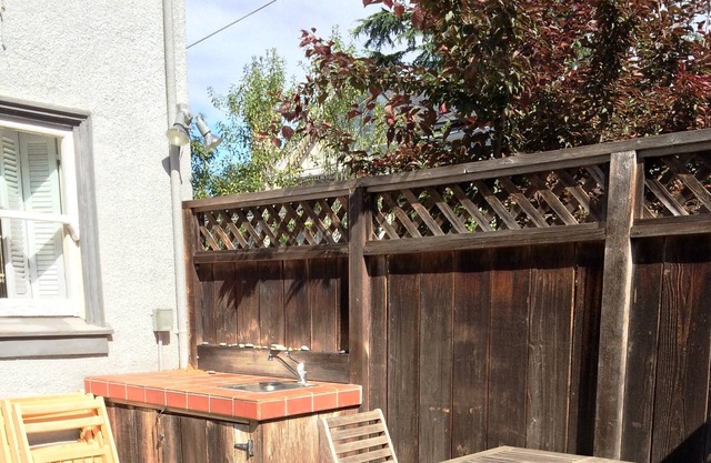 Charming North Berkeley Garden Flat Walkable to UC Berkeley and Gourmet Ghetto